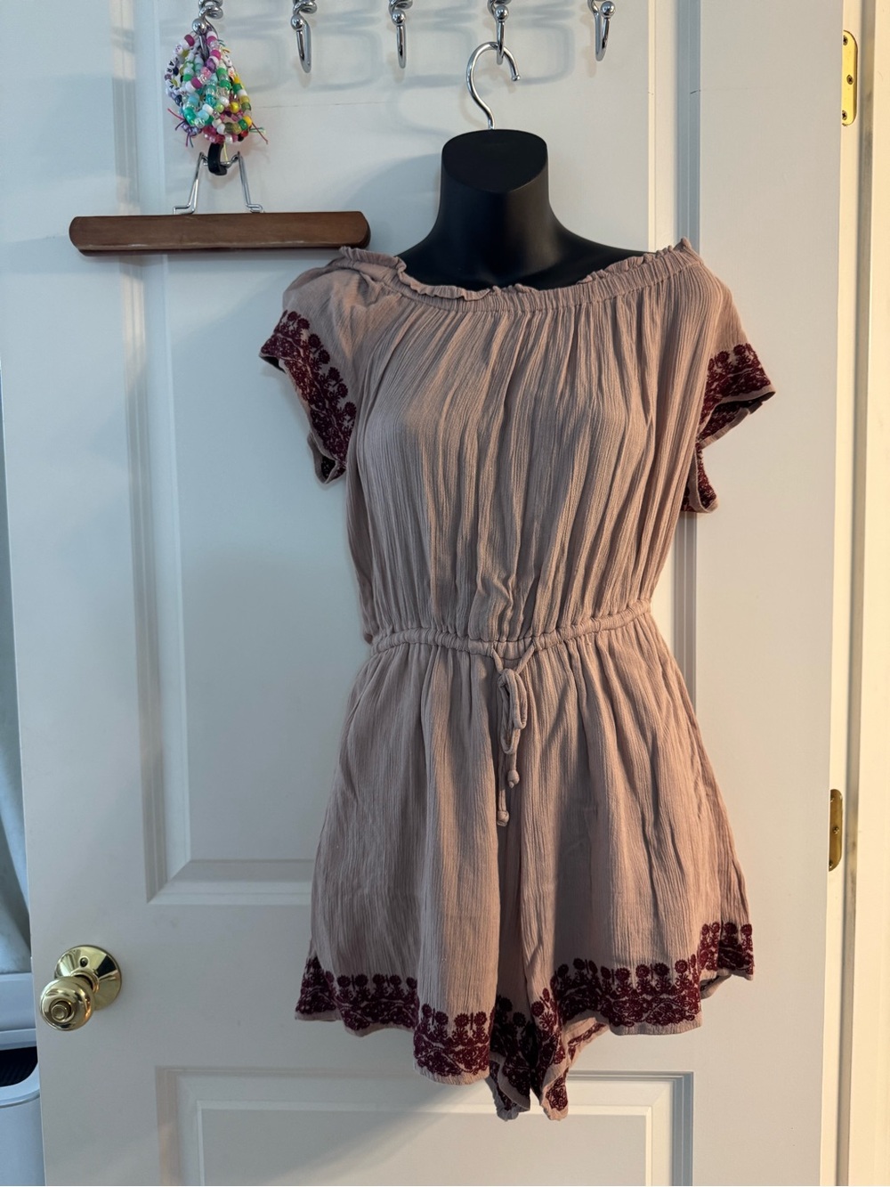 Women’s Embroidered L*Space Mauve Short Sleeve Romper